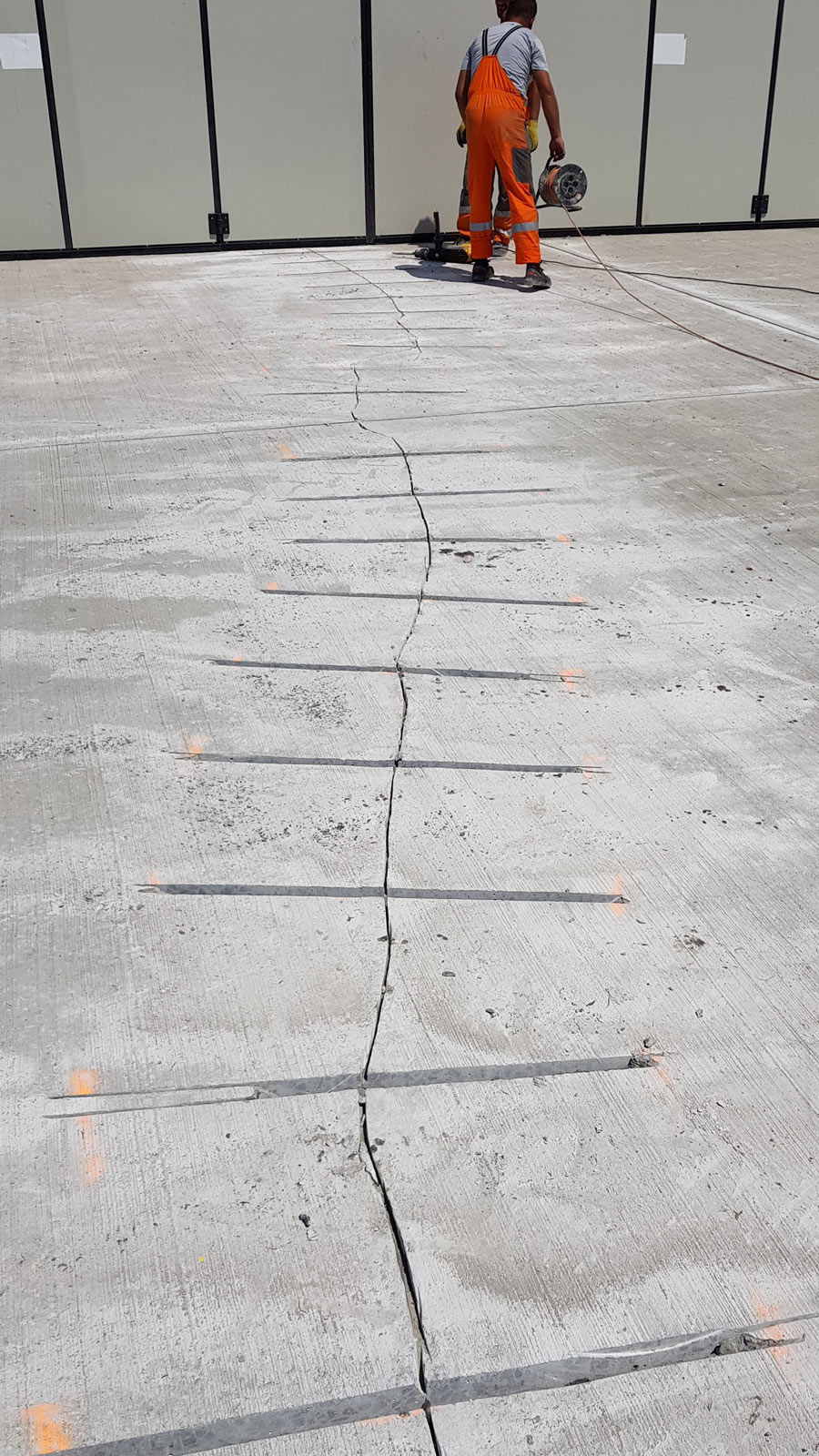 etanșarea fisurilor și crăpăturilor în beton